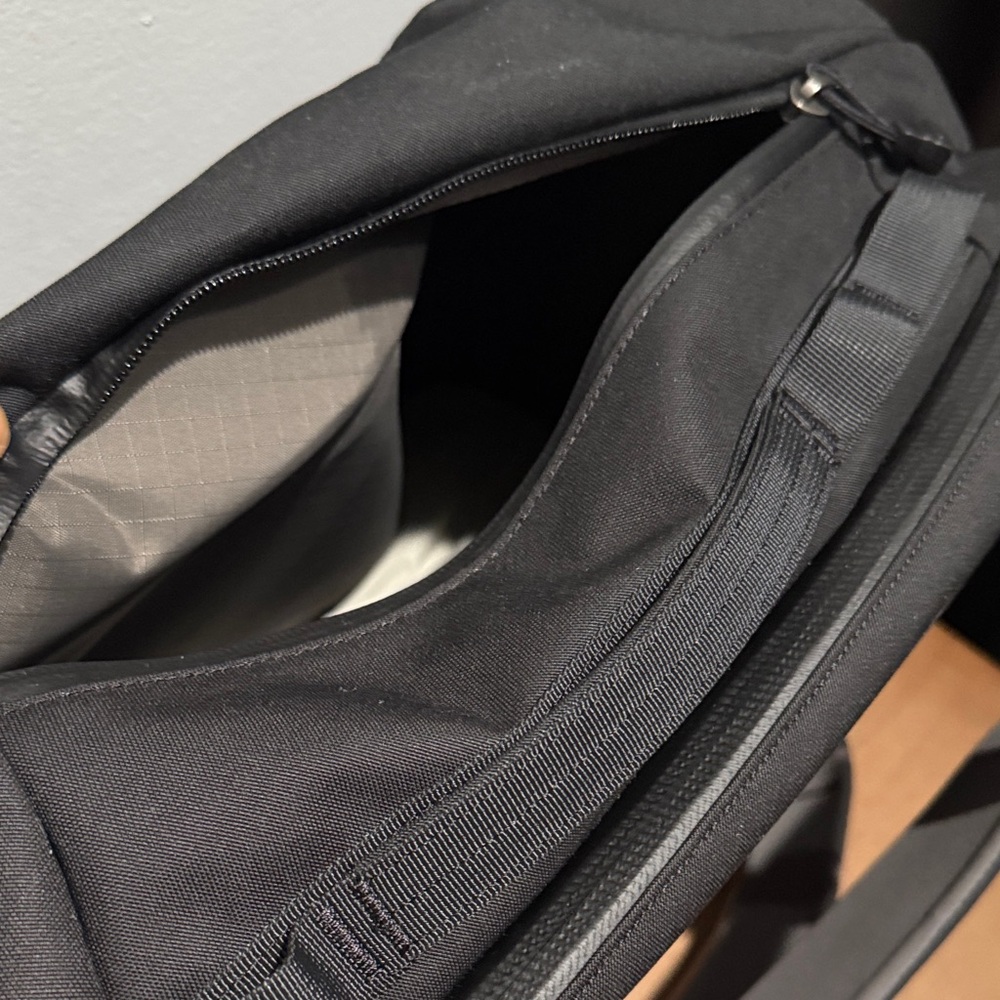 Yeti Crossroads 35L Backpack - Black - Picture 9 of 10
